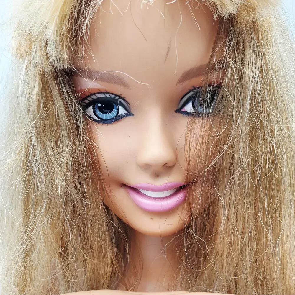 Vtg 1998 2002 Mattel Barbie Primp & Polish Styling Head Blonde Hair Aqua Base